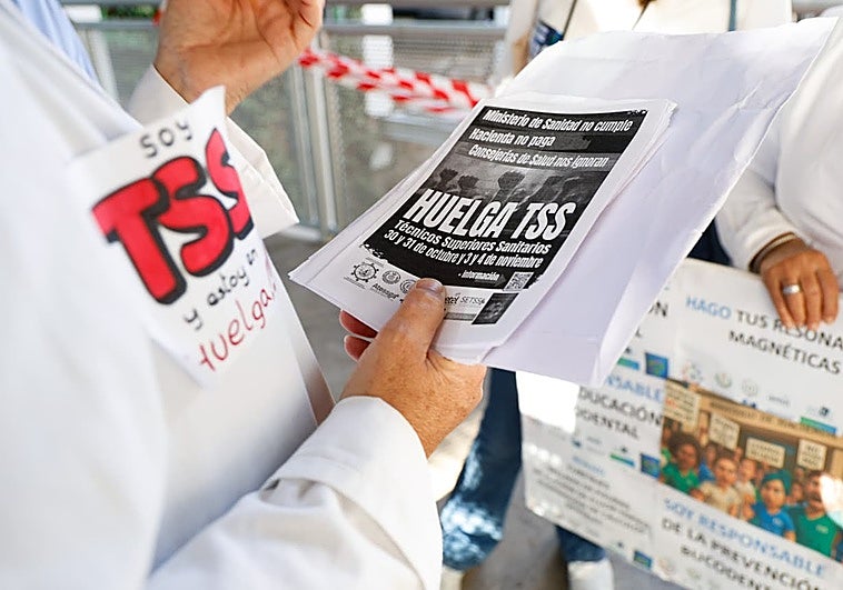 El Materno desecha las muestras de 2.000 pacientes por la huelga de técnicos superiores sanitarios